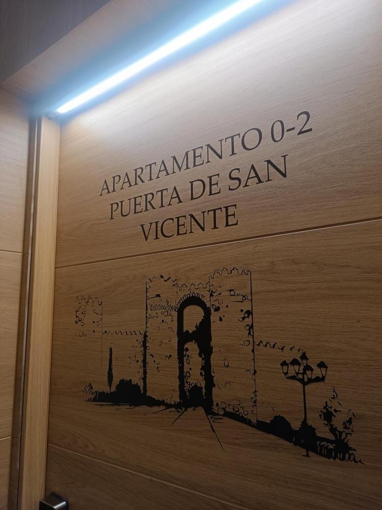Apartamentos Turisticos Avila Puerta De San Vicente 0-2 Exterior foto